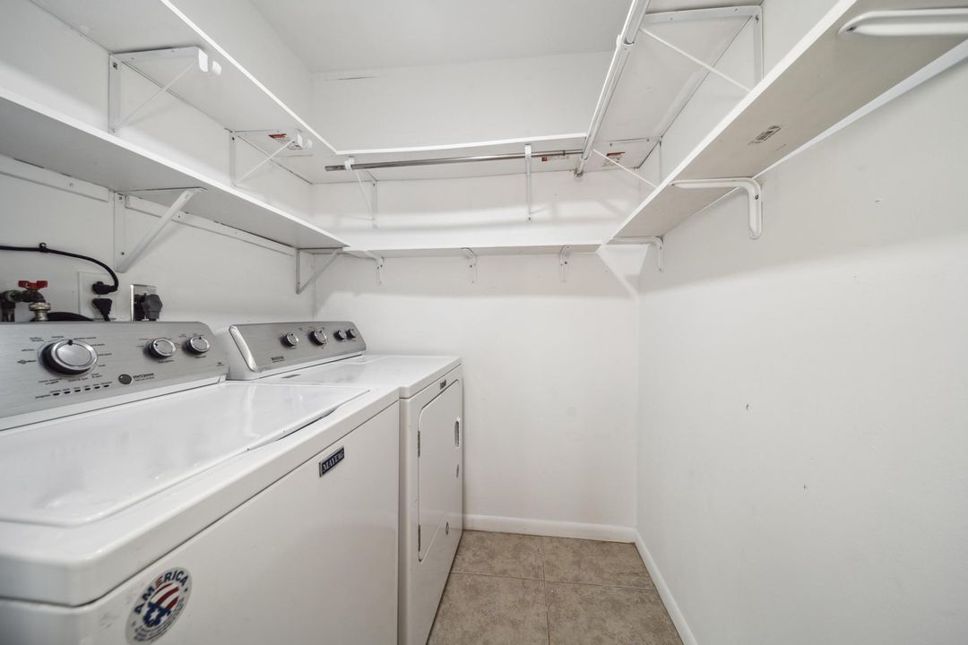 Active With Contract: $1,650 (2 beds, 2 baths, 920 Square Feet)