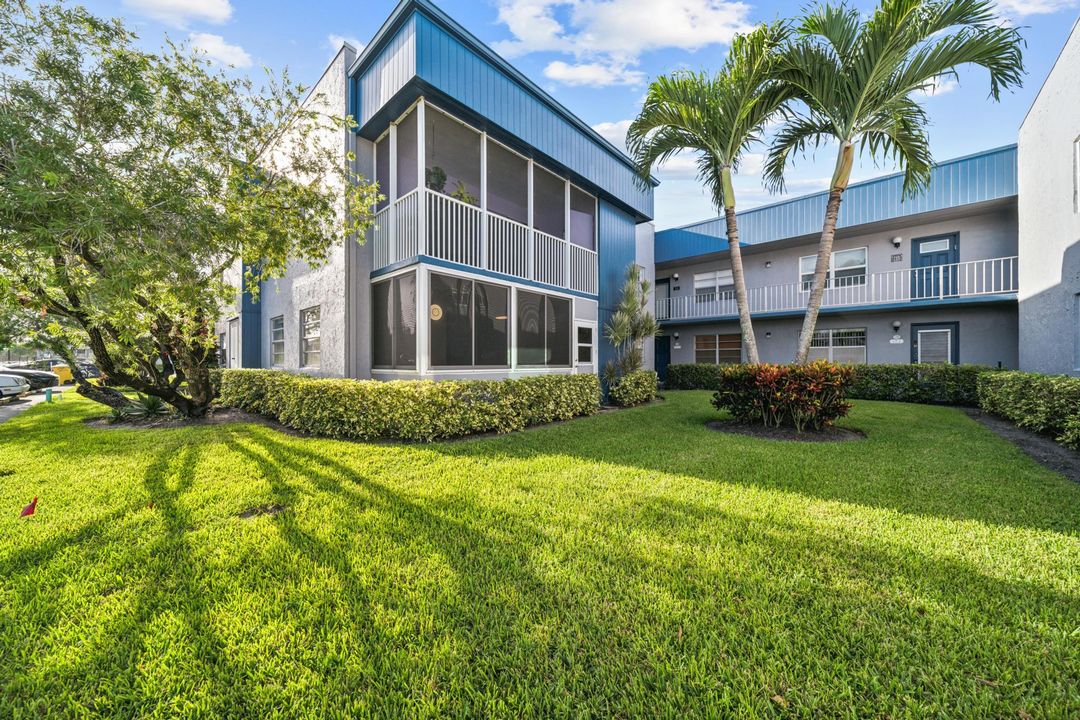 Active With Contract: $1,650 (2 beds, 2 baths, 920 Square Feet)