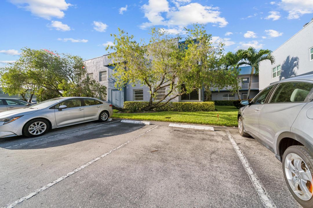 Active With Contract: $1,650 (2 beds, 2 baths, 920 Square Feet)