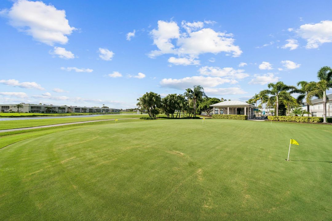 Active With Contract: $1,650 (2 beds, 2 baths, 920 Square Feet)