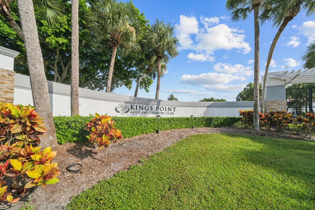 Active With Contract: $1,650 (2 beds, 2 baths, 920 Square Feet)