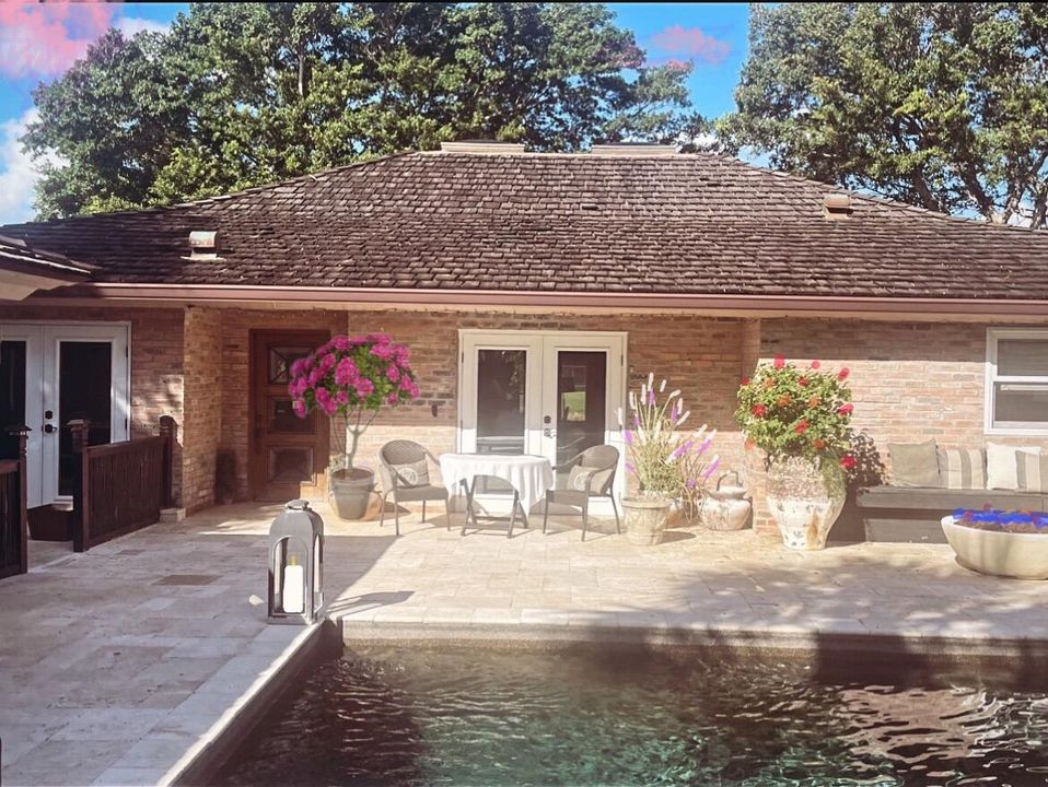 For Sale: $2,495,000 (3 beds, 3 baths, 2089 Square Feet)