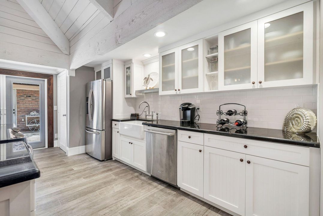 For Sale: $2,495,000 (3 beds, 3 baths, 2089 Square Feet)