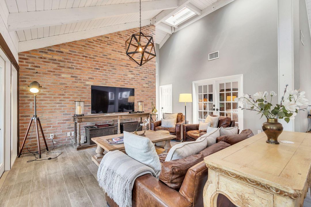 For Sale: $2,495,000 (3 beds, 3 baths, 2089 Square Feet)