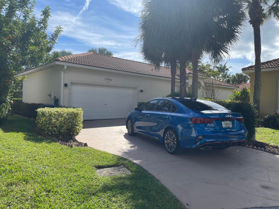 For Rent: $3,200 (3 beds, 2 baths, 1214 Square Feet)