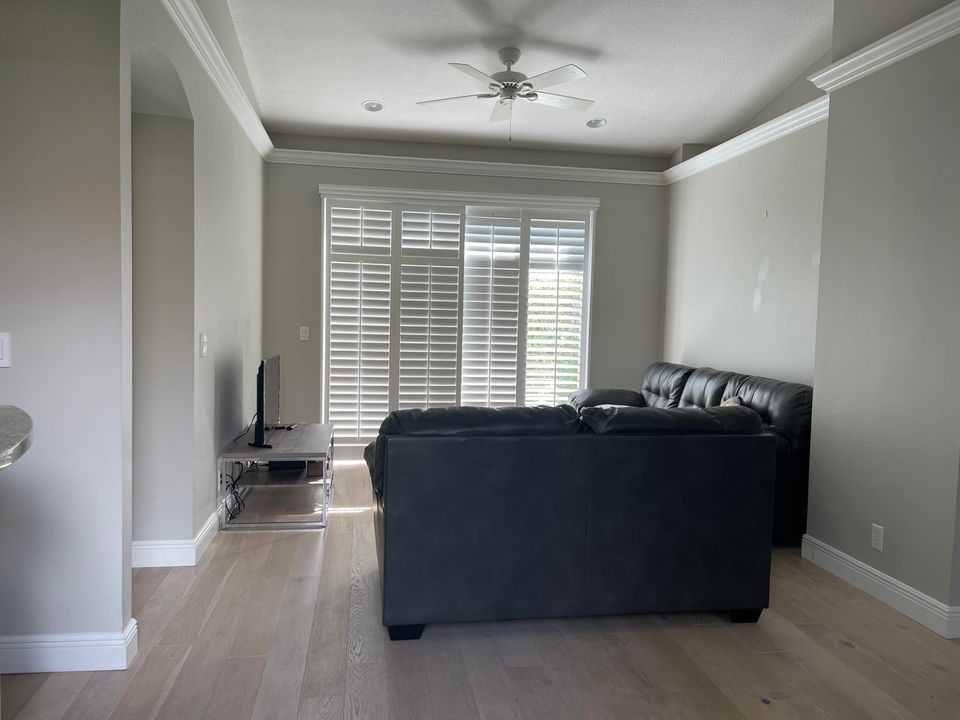 For Rent: $3,200 (3 beds, 2 baths, 1214 Square Feet)