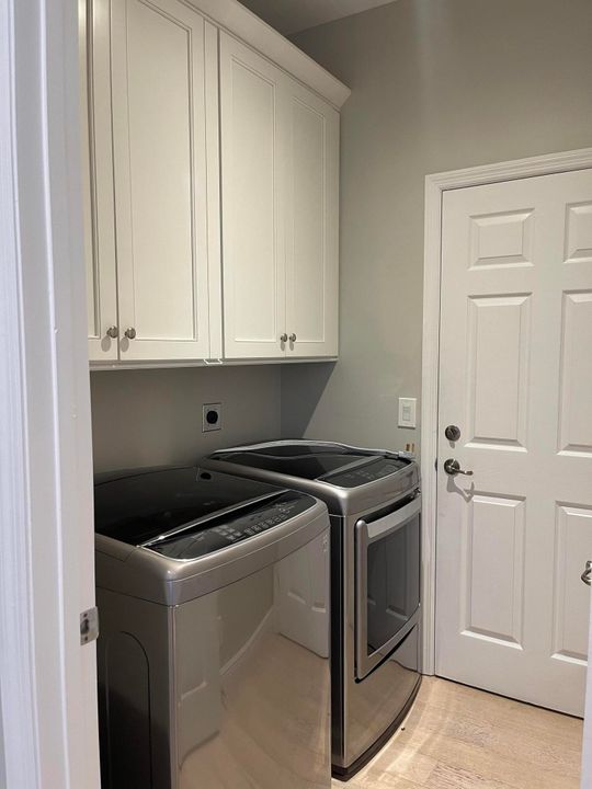 For Rent: $3,200 (3 beds, 2 baths, 1214 Square Feet)