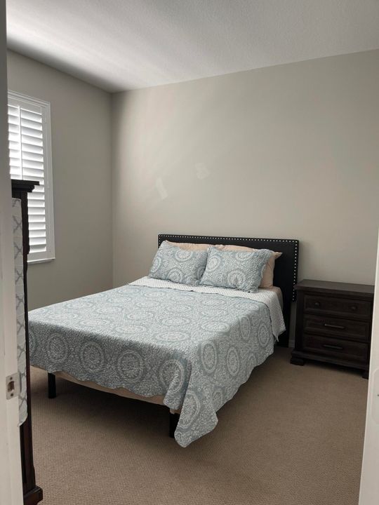 For Rent: $3,200 (3 beds, 2 baths, 1214 Square Feet)