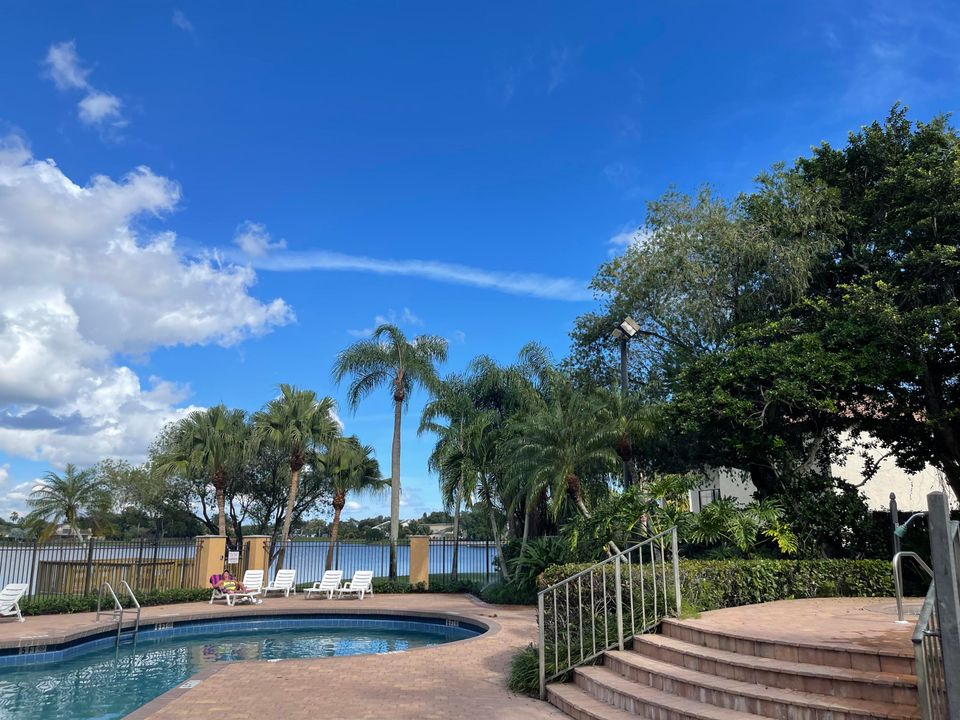 For Rent: $3,200 (3 beds, 2 baths, 1214 Square Feet)