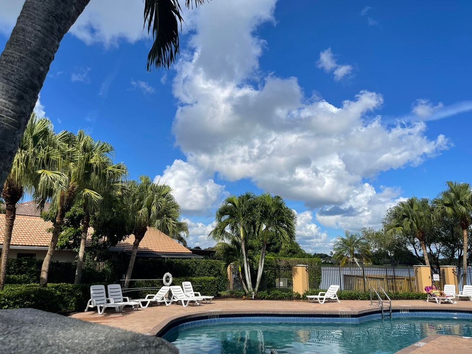 For Rent: $3,200 (3 beds, 2 baths, 1214 Square Feet)