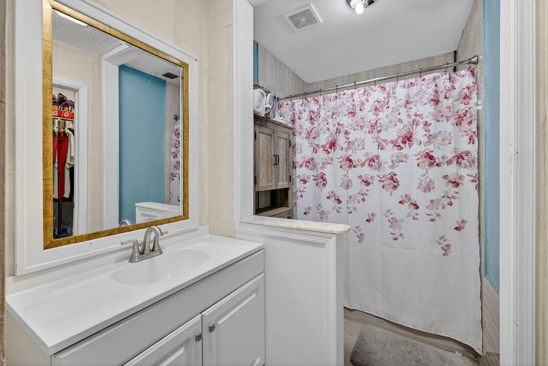 Active With Contract: $349,000 (3 beds, 2 baths, 1174 Square Feet)
