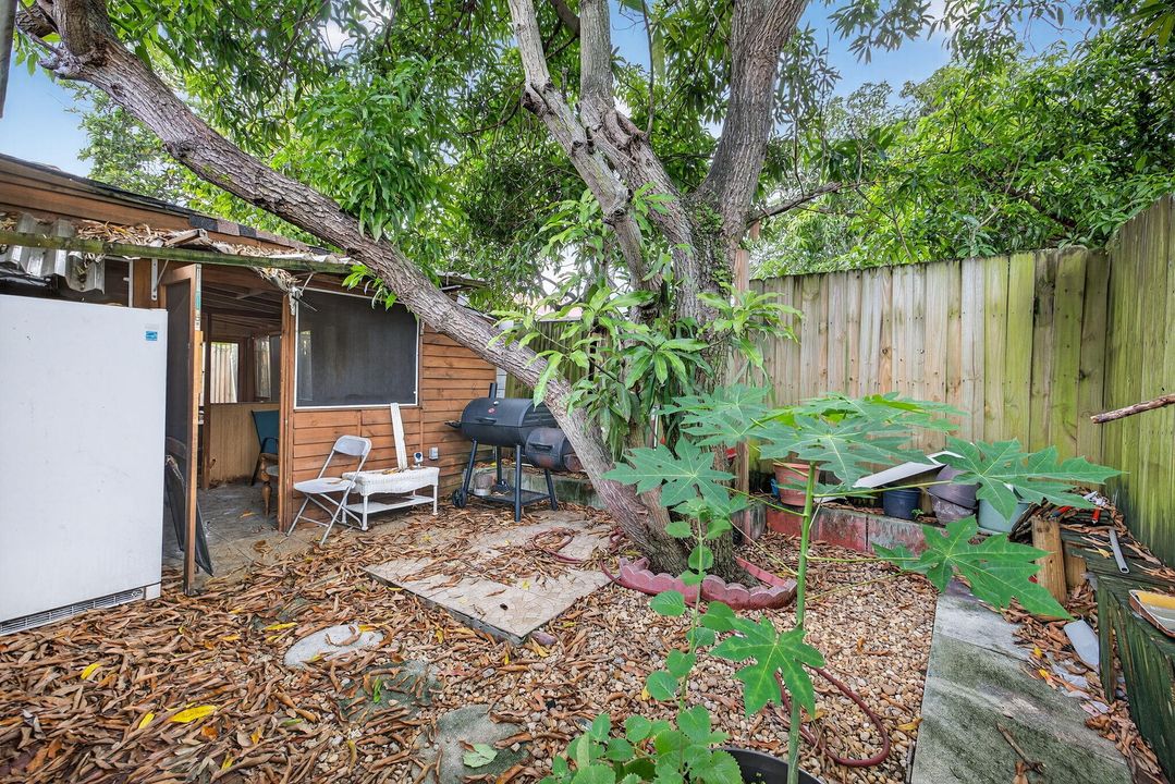 Active With Contract: $349,000 (3 beds, 2 baths, 1174 Square Feet)