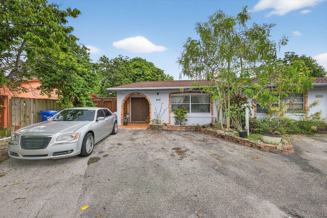 Active With Contract: $349,000 (3 beds, 2 baths, 1174 Square Feet)