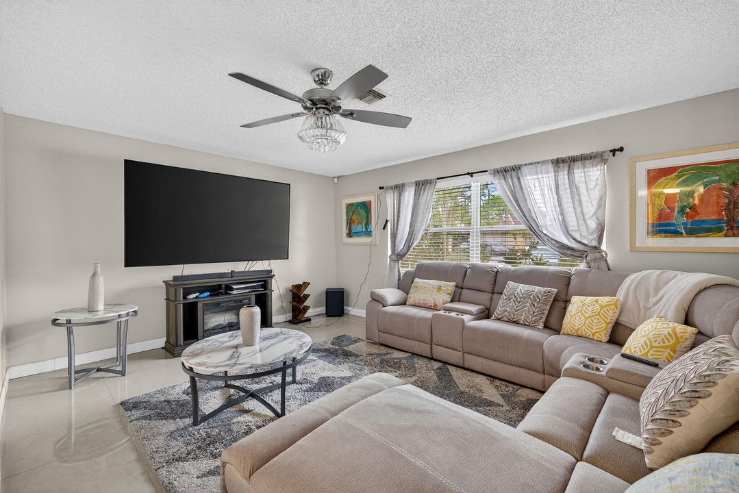 Active With Contract: $349,000 (3 beds, 2 baths, 1174 Square Feet)