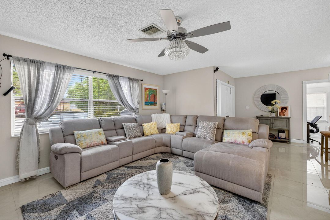 Active With Contract: $349,000 (3 beds, 2 baths, 1174 Square Feet)