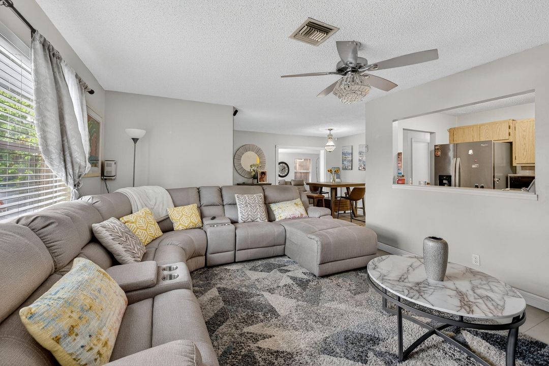 Active With Contract: $349,000 (3 beds, 2 baths, 1174 Square Feet)