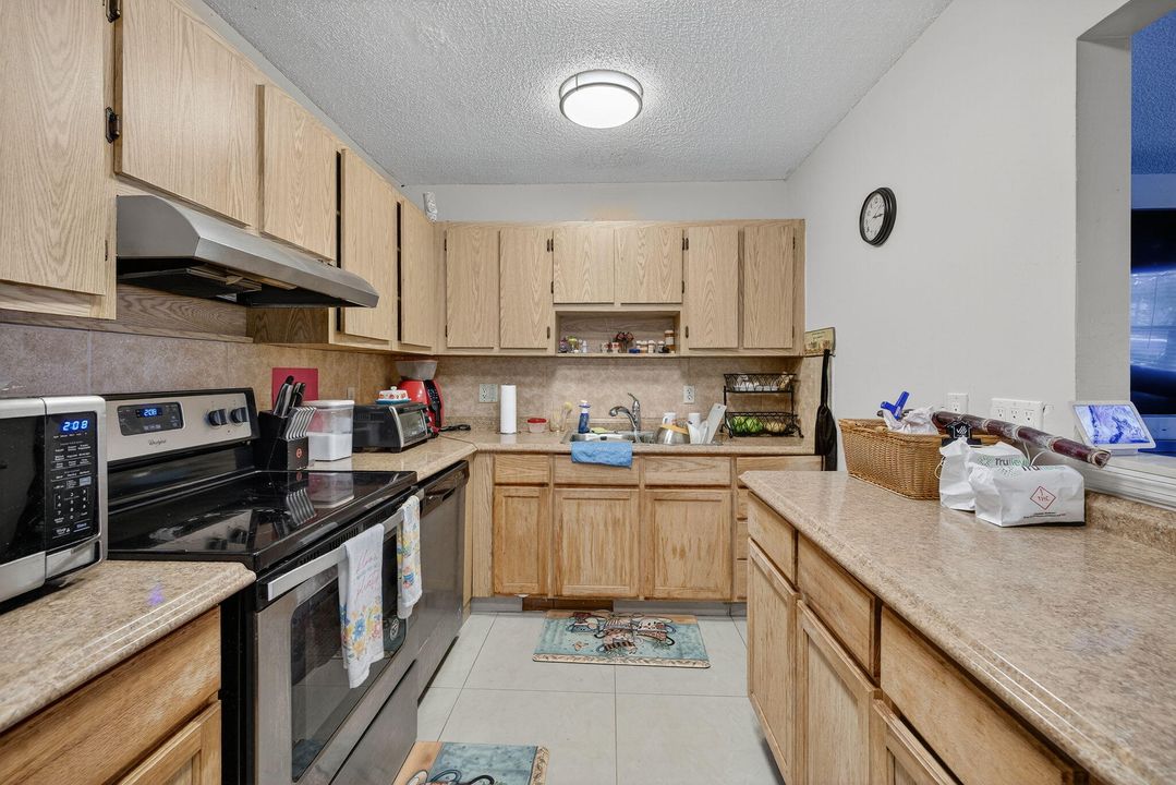 Active With Contract: $349,000 (3 beds, 2 baths, 1174 Square Feet)