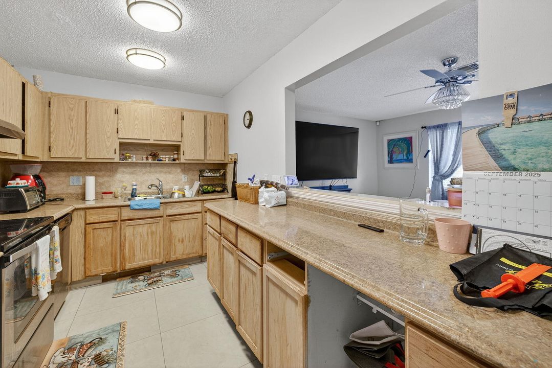 Active With Contract: $349,000 (3 beds, 2 baths, 1174 Square Feet)