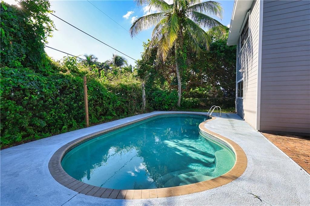 For Sale: $425,000 (3 beds, 2 baths, 1950 Square Feet)