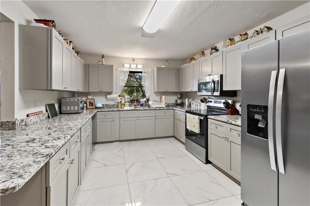 For Sale: $425,000 (3 beds, 2 baths, 1950 Square Feet)