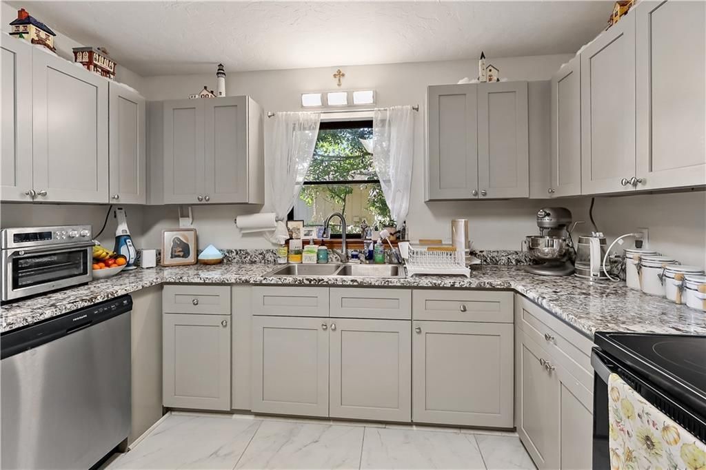 For Sale: $425,000 (3 beds, 2 baths, 1950 Square Feet)