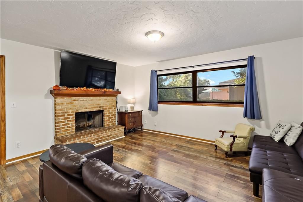 For Sale: $425,000 (3 beds, 2 baths, 1950 Square Feet)