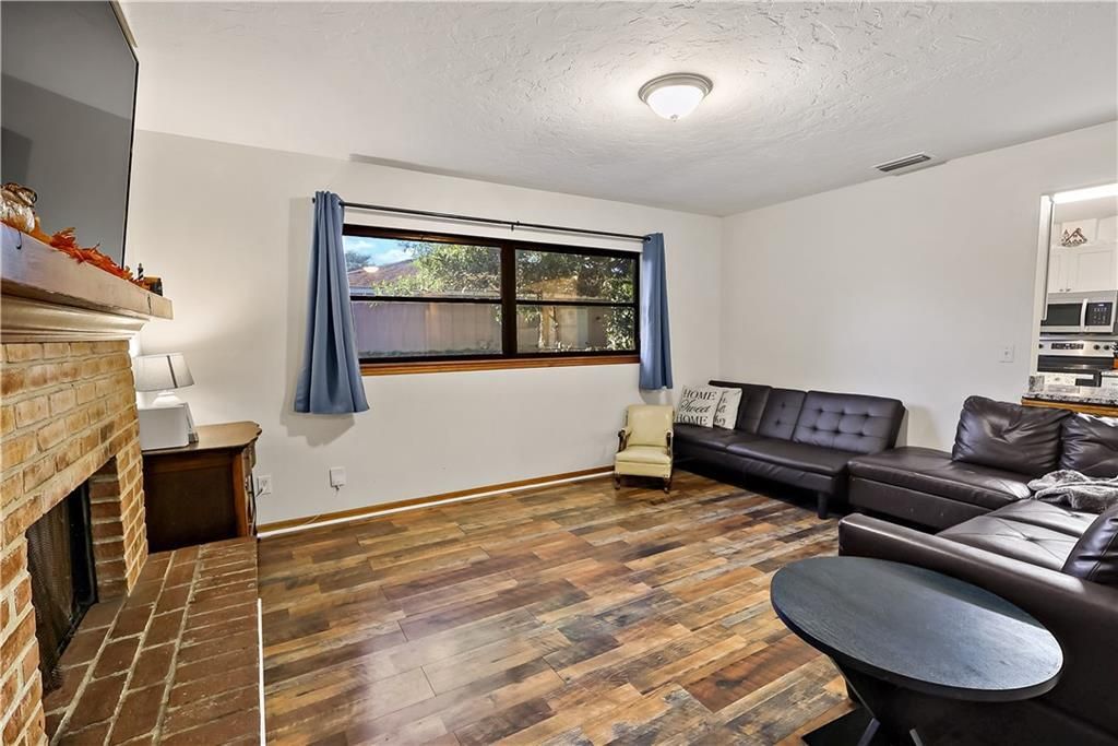 For Sale: $425,000 (3 beds, 2 baths, 1950 Square Feet)