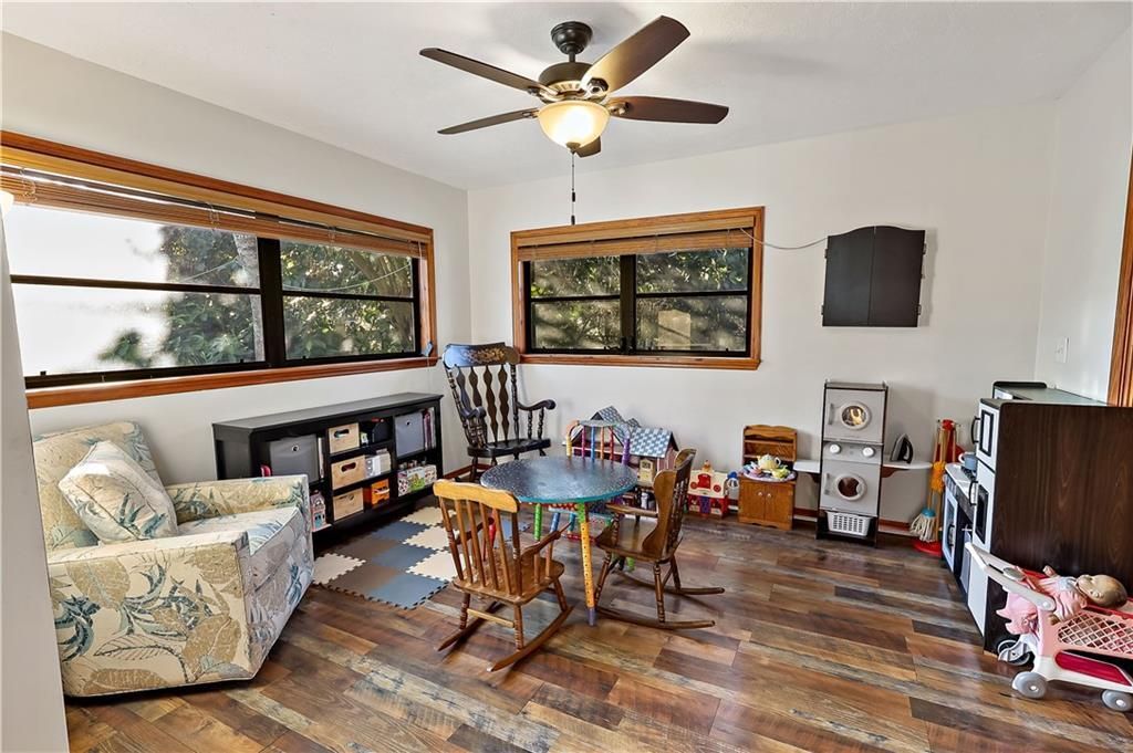 For Sale: $425,000 (3 beds, 2 baths, 1950 Square Feet)