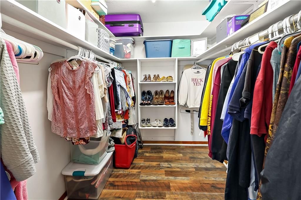 For Sale: $425,000 (3 beds, 2 baths, 1950 Square Feet)