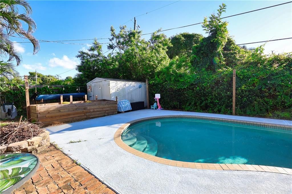 For Sale: $425,000 (3 beds, 2 baths, 1950 Square Feet)