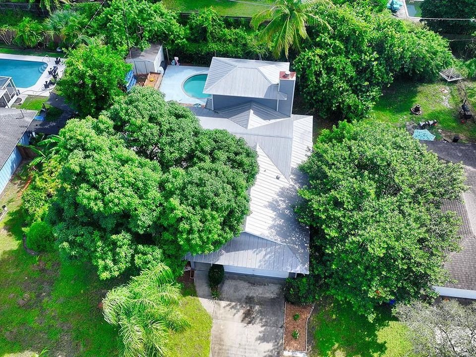 For Sale: $425,000 (3 beds, 2 baths, 1950 Square Feet)