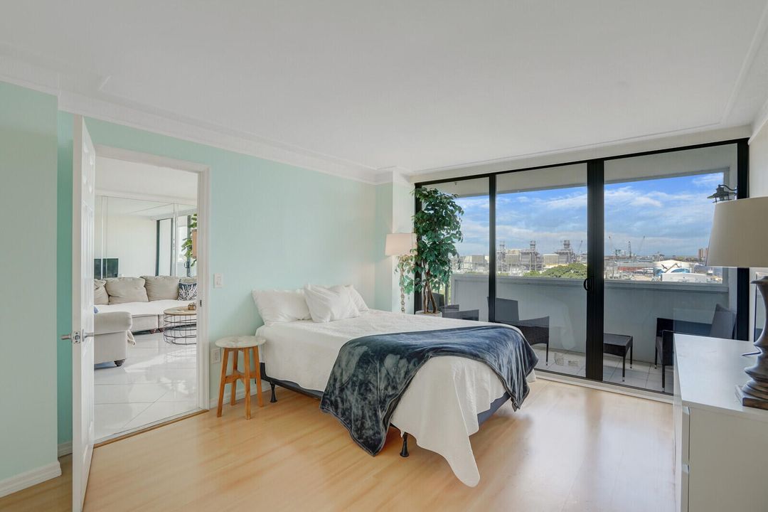 For Sale: $465,000 (3 beds, 2 baths, 1215 Square Feet)