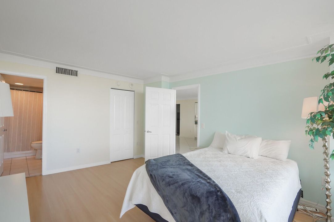 For Sale: $465,000 (3 beds, 2 baths, 1215 Square Feet)