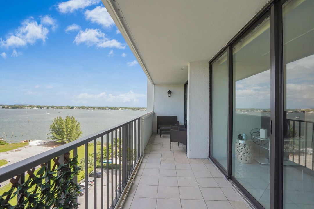 For Sale: $465,000 (3 beds, 2 baths, 1215 Square Feet)