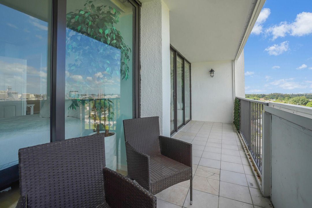 For Sale: $465,000 (3 beds, 2 baths, 1215 Square Feet)