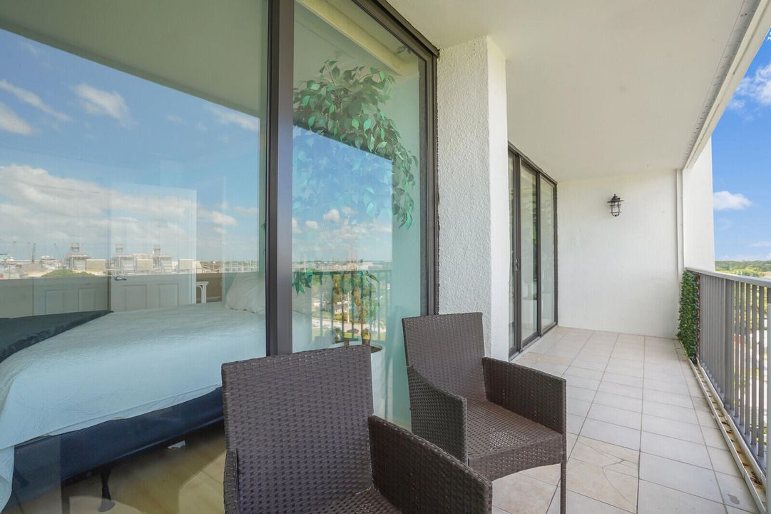 For Sale: $465,000 (3 beds, 2 baths, 1215 Square Feet)