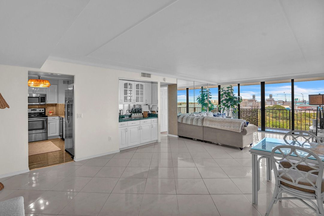 For Sale: $465,000 (3 beds, 2 baths, 1215 Square Feet)