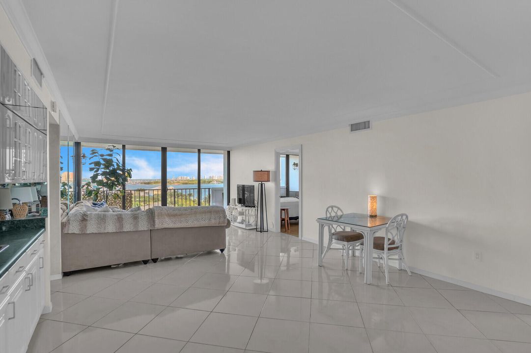 For Sale: $465,000 (3 beds, 2 baths, 1215 Square Feet)