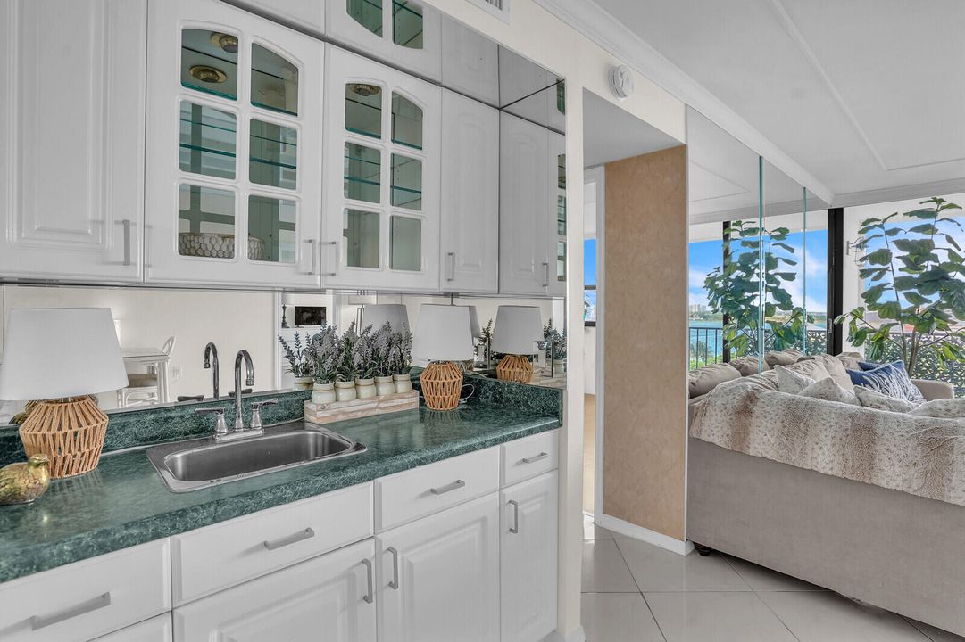 For Sale: $465,000 (3 beds, 2 baths, 1215 Square Feet)