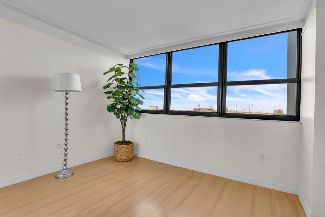 For Sale: $465,000 (3 beds, 2 baths, 1215 Square Feet)