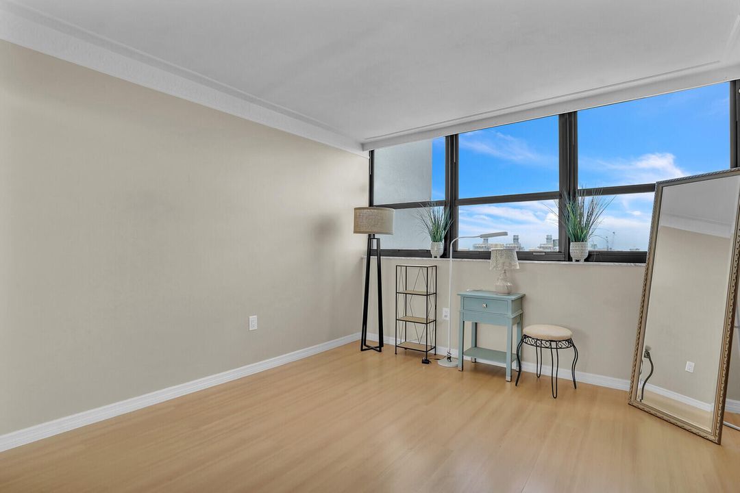 For Sale: $465,000 (3 beds, 2 baths, 1215 Square Feet)