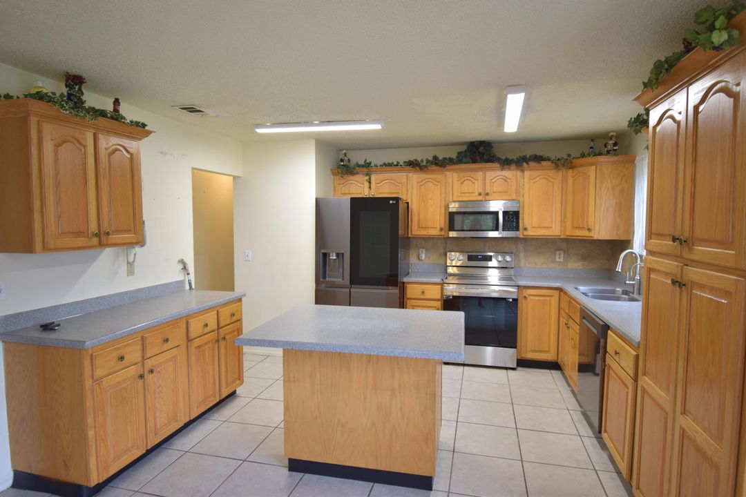 For Rent: $2,200 (3 beds, 2 baths, 1260 Square Feet)