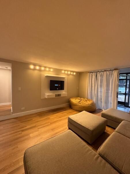 Active With Contract: $1,450 (1 beds, 1 baths, 800 Square Feet)