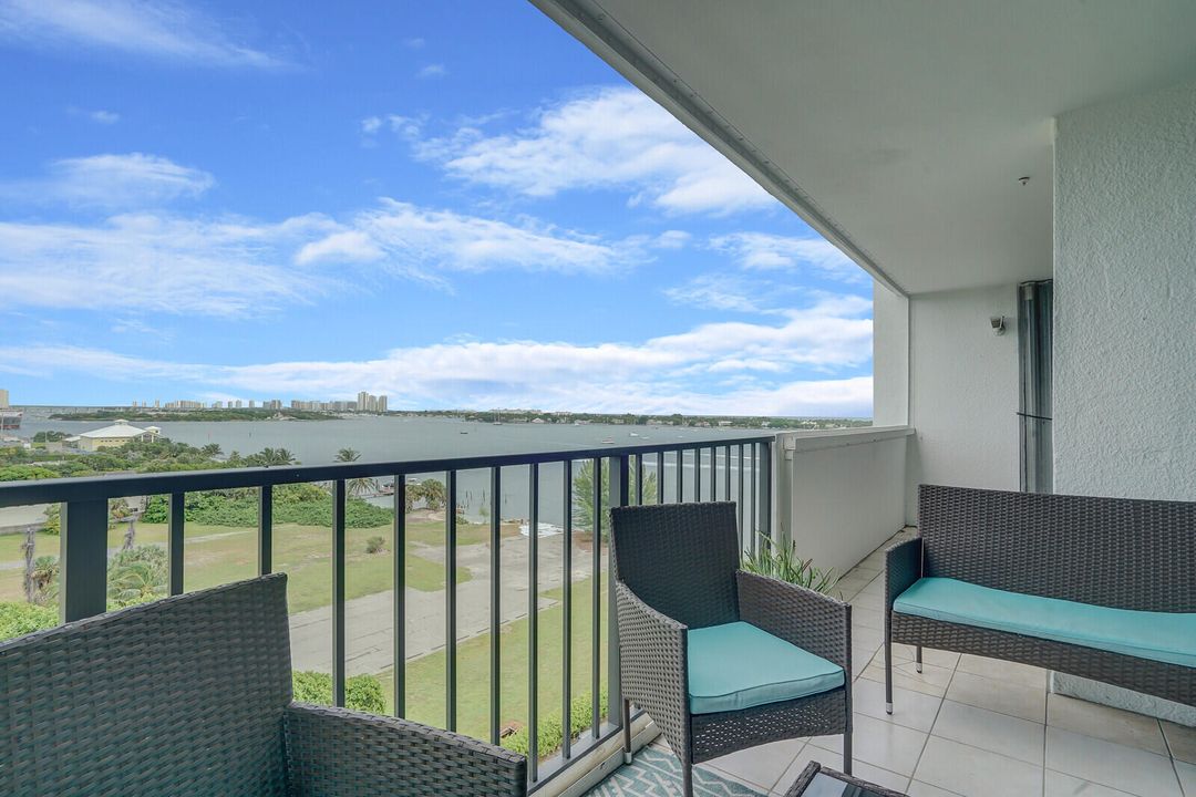 For Sale: $465,000 (3 beds, 2 baths, 1215 Square Feet)