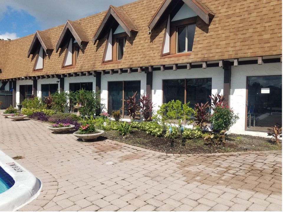 Active With Contract: $1,450 (1 beds, 1 baths, 800 Square Feet)