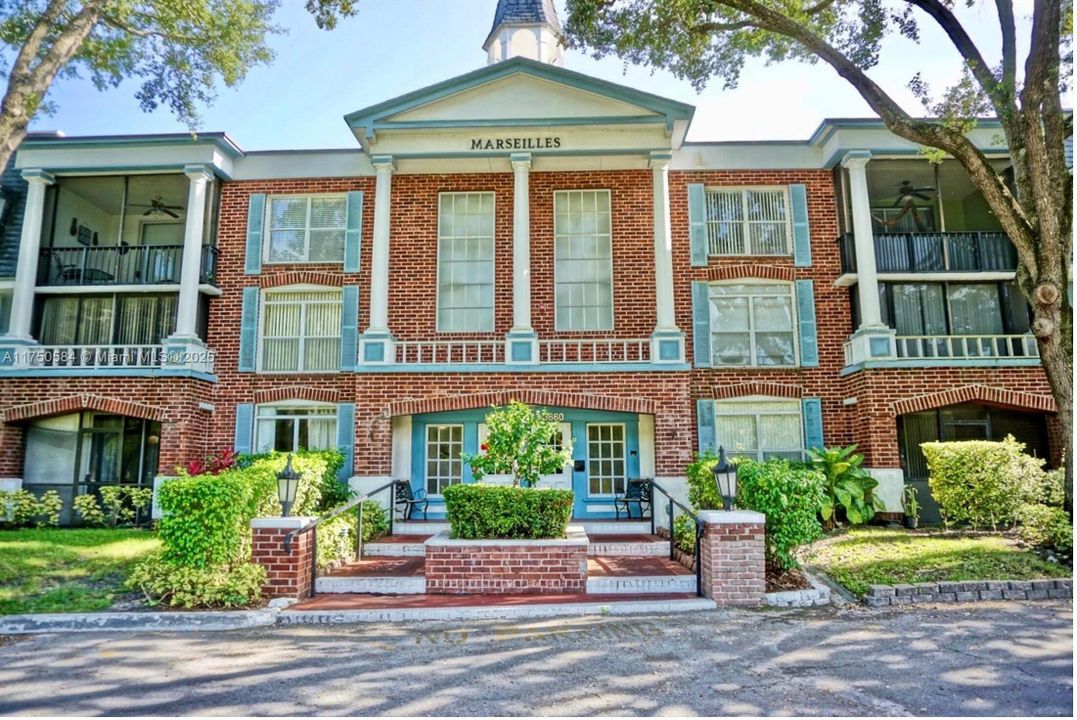 Active With Contract: $1,450 (1 beds, 1 baths, 800 Square Feet)