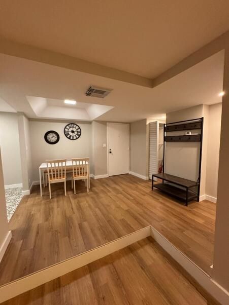 Active With Contract: $1,450 (1 beds, 1 baths, 800 Square Feet)