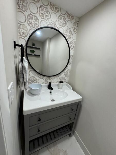 Active With Contract: $1,450 (1 beds, 1 baths, 800 Square Feet)