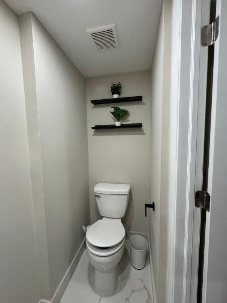 Active With Contract: $1,450 (1 beds, 1 baths, 800 Square Feet)