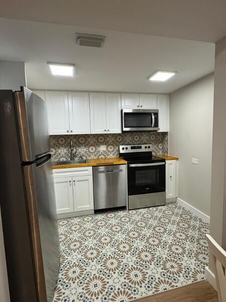Active With Contract: $1,450 (1 beds, 1 baths, 800 Square Feet)